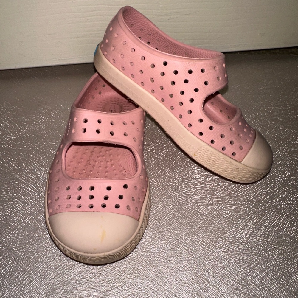 Native Pink and Cream Kids slip on Sneakers C6 play casual summer